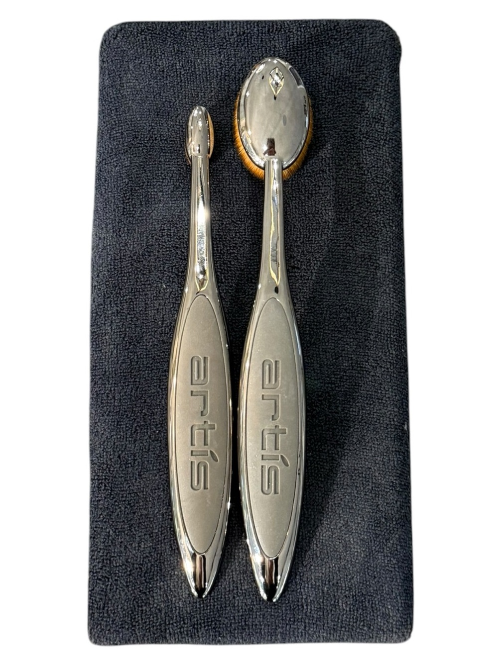Artis Makeup Brushes Elite Oval 3 & Elite Oval 6 plus Cleaning Pad. - Picture 2 of 6